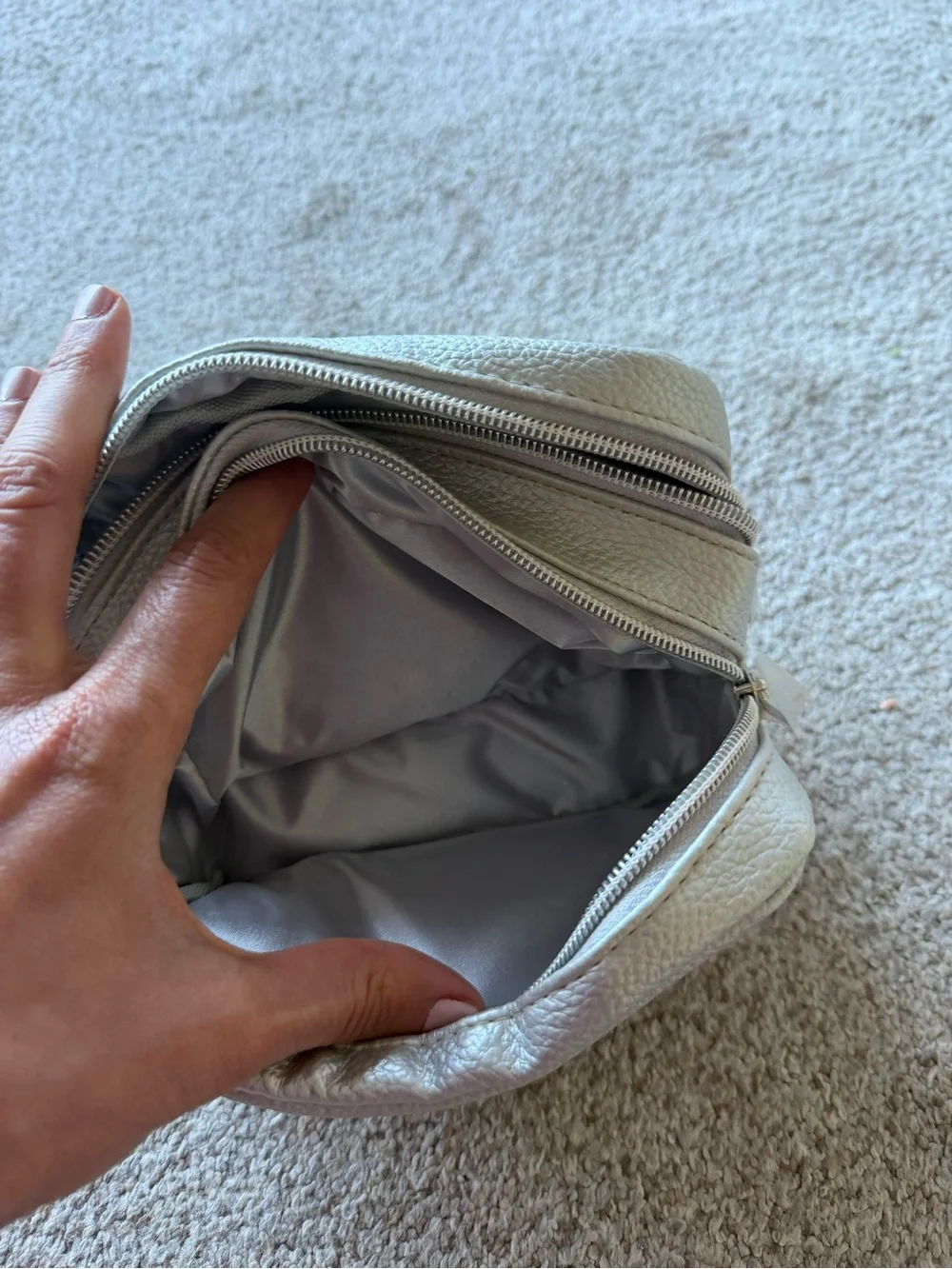 NWT La prairie Double-Zip Cosmetic Pouch, Gray